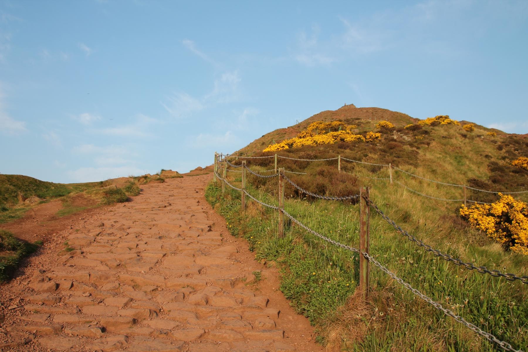 Arthur’s Seat Wanderung: Die beste Route zum 251 Meter hohen Gipfel in Edinburgh
